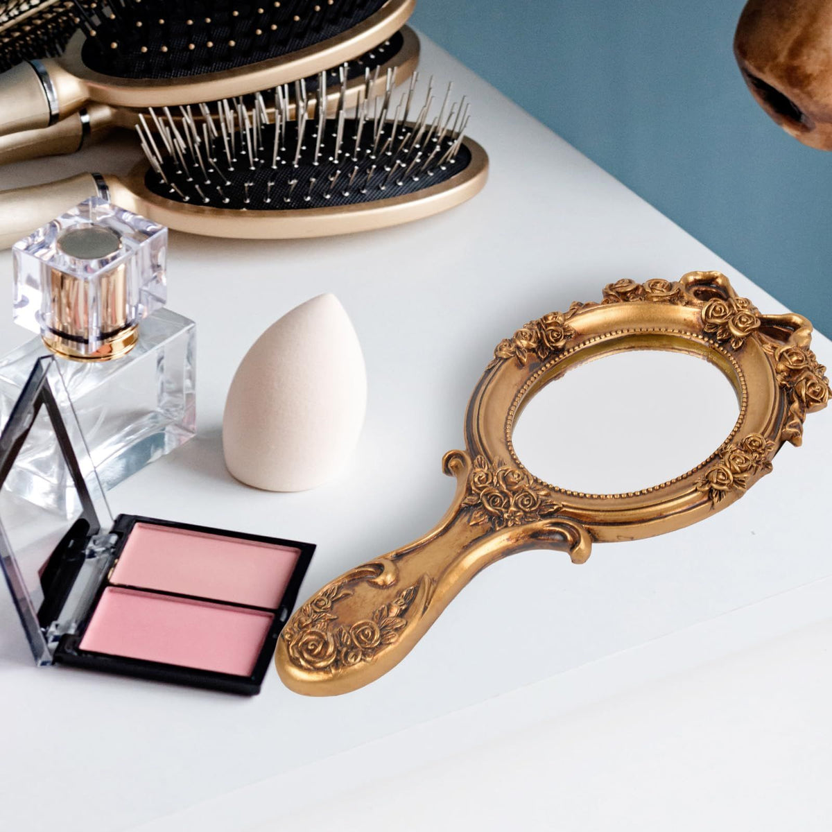 Vintage Handheld Mirror Embossed Flower Hand Held Mirror Makeup Mirror Vanity Mirror Decorative Cute Hand Mirror (Bronze)